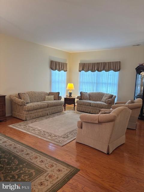 51 Country Lane Columbus, NJ 08022 - Photo 11 of 31 a living room with furniture and a lamp