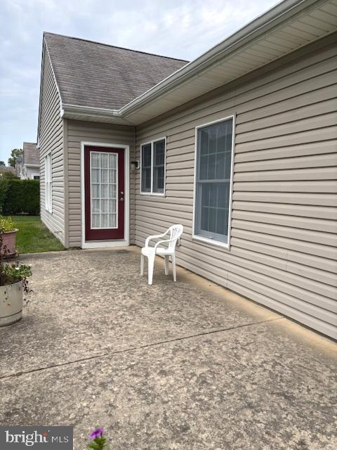 51 Country Lane Columbus, NJ 08022 - Photo 30 of 31 a front view of a house with a bench