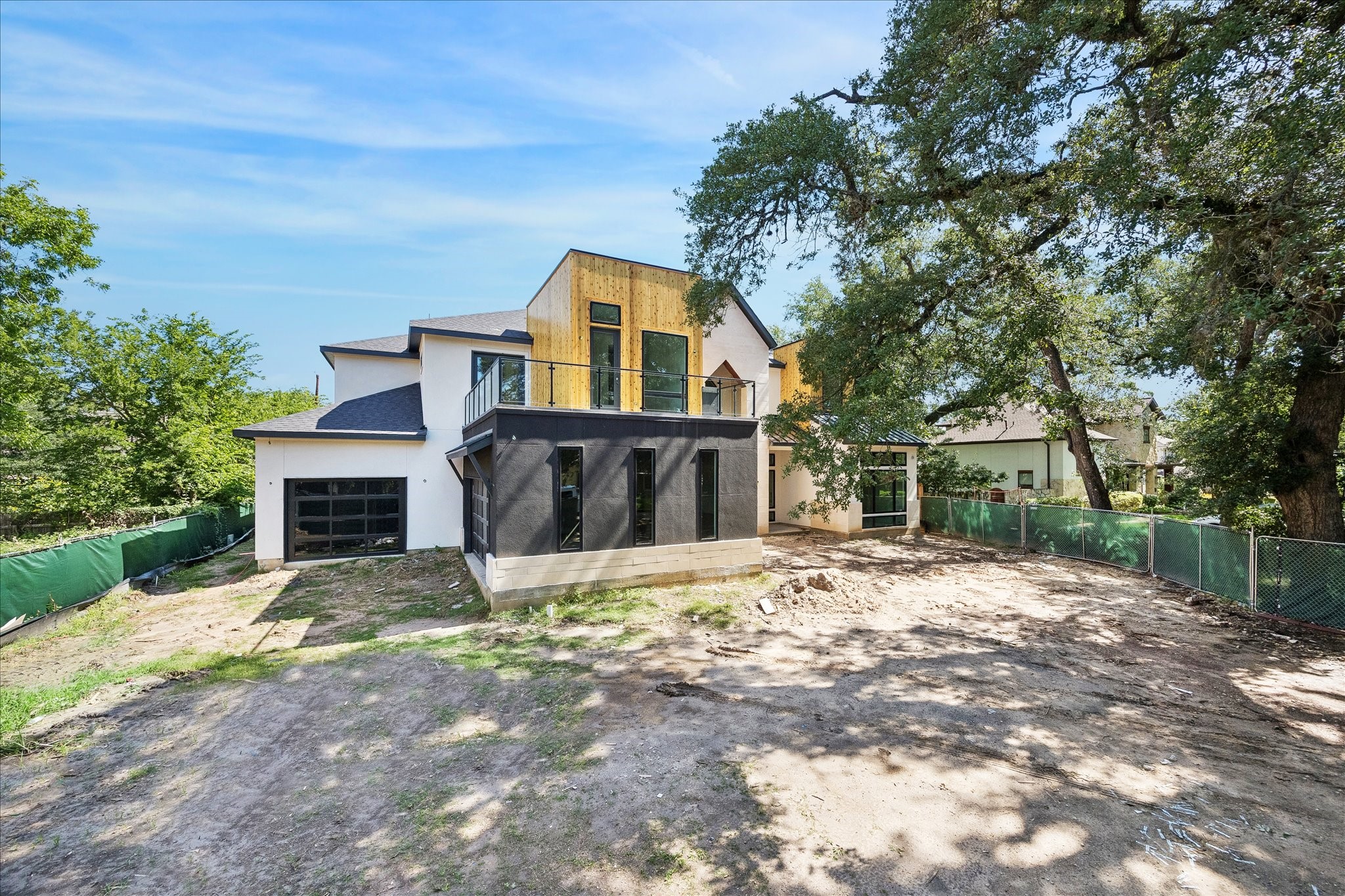 9050 Elizabeth Road Houston, TX 77055 - Photo 3 of 40 a front view of a house with a yard and garage