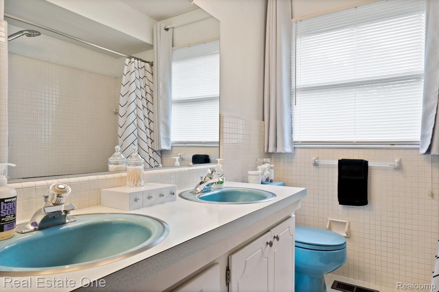 1503 Biggers Drive Rochester, MI 48309 - Photo 19 of 29 DSC03666.jpg