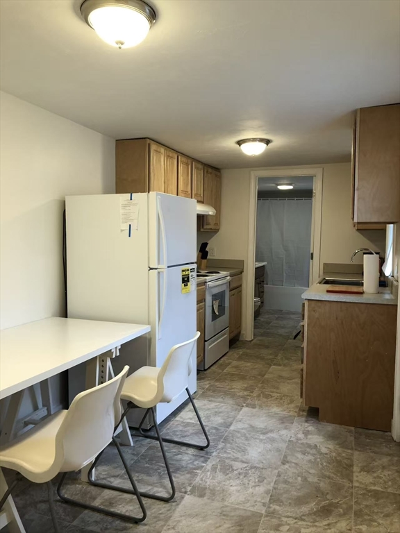 19-25 Common Street Weymouth, MA 02188 - Photo 40 of 41 a workspace with furniture