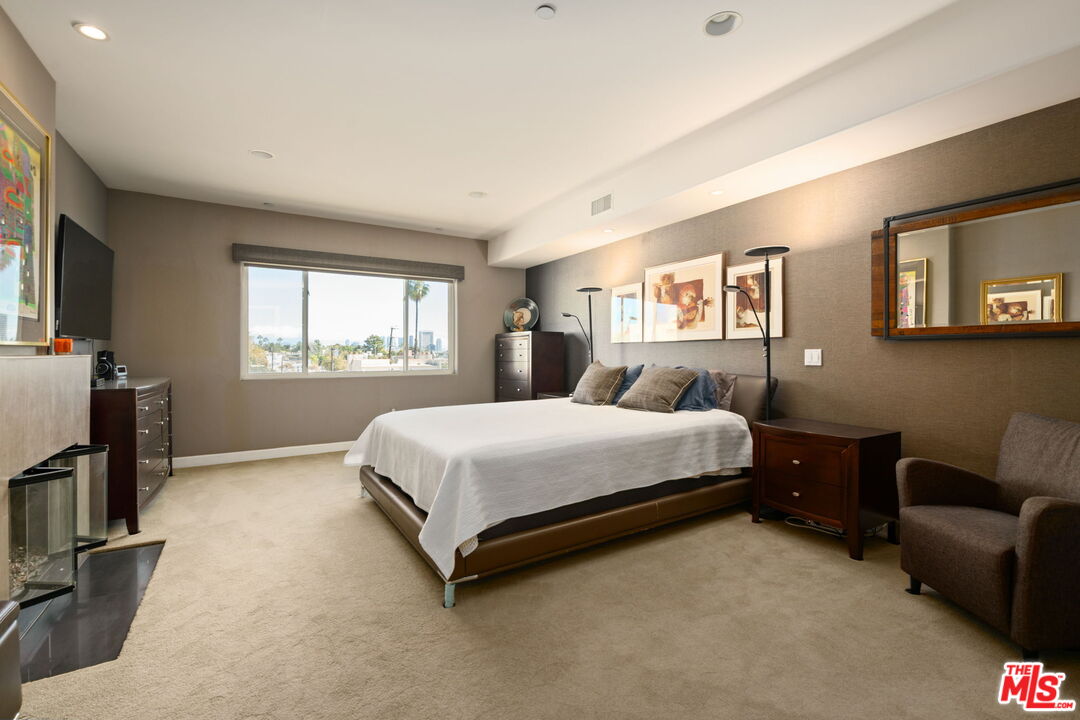 12026 Rhode Island Avenue Los Angeles, CA 90025 - Photo 15 of 28