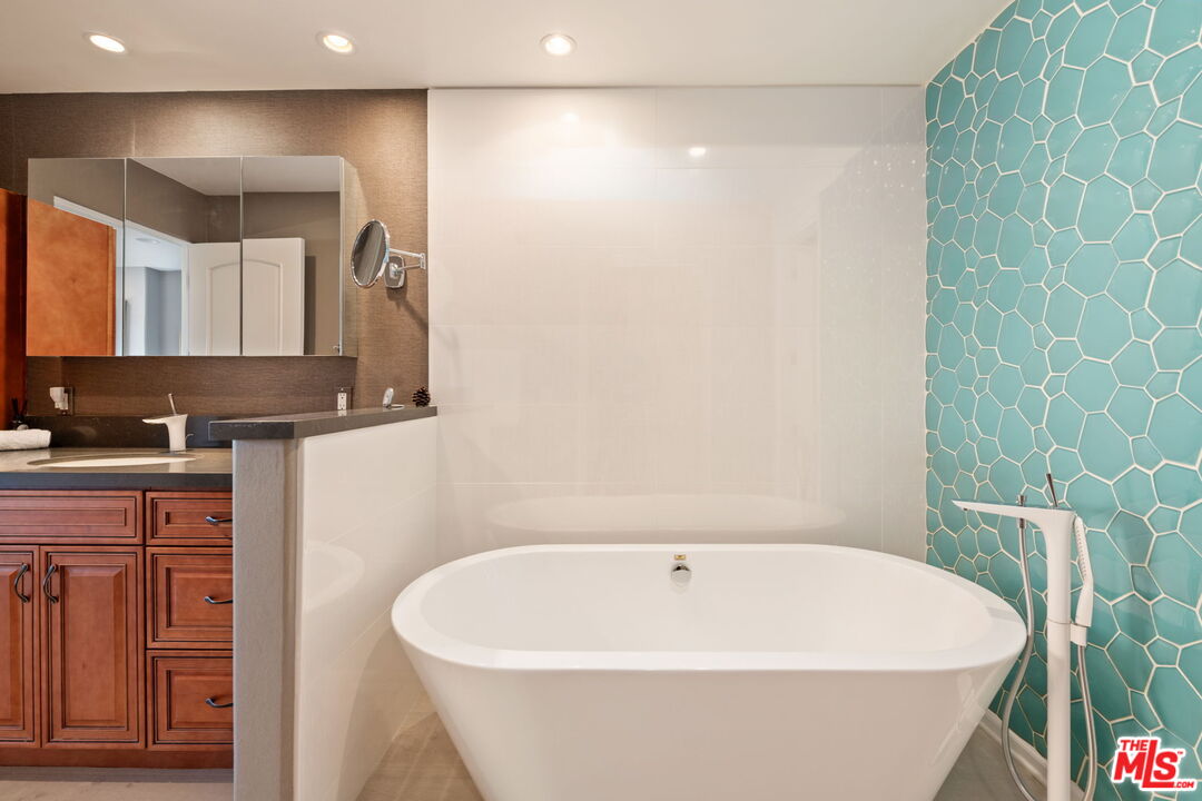 12026 Rhode Island Avenue Los Angeles, CA 90025 - Photo 19 of 28