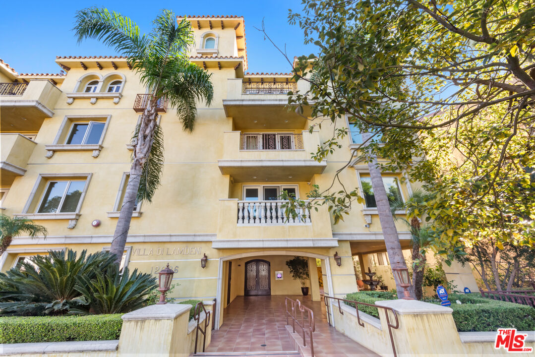 12026 Rhode Island Avenue Los Angeles, CA 90025 - Photo 2 of 28