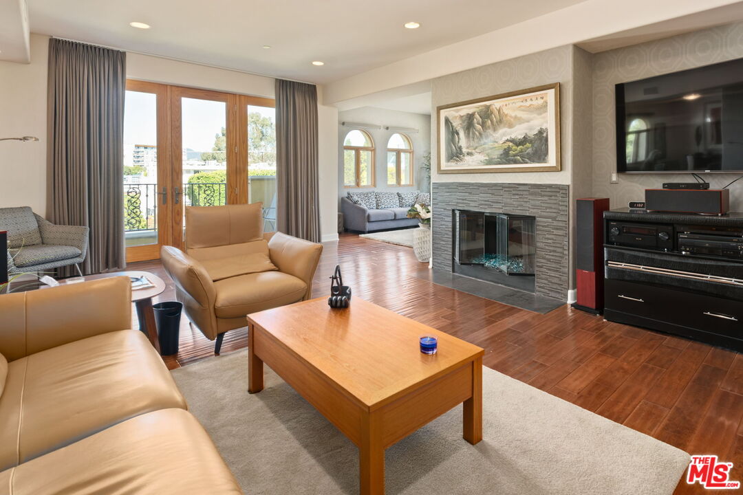 12026 Rhode Island Avenue Los Angeles, CA 90025 - Photo 4 of 28