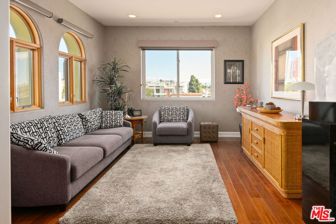 12026 Rhode Island Avenue Los Angeles, CA 90025 - Photo 6 of 28