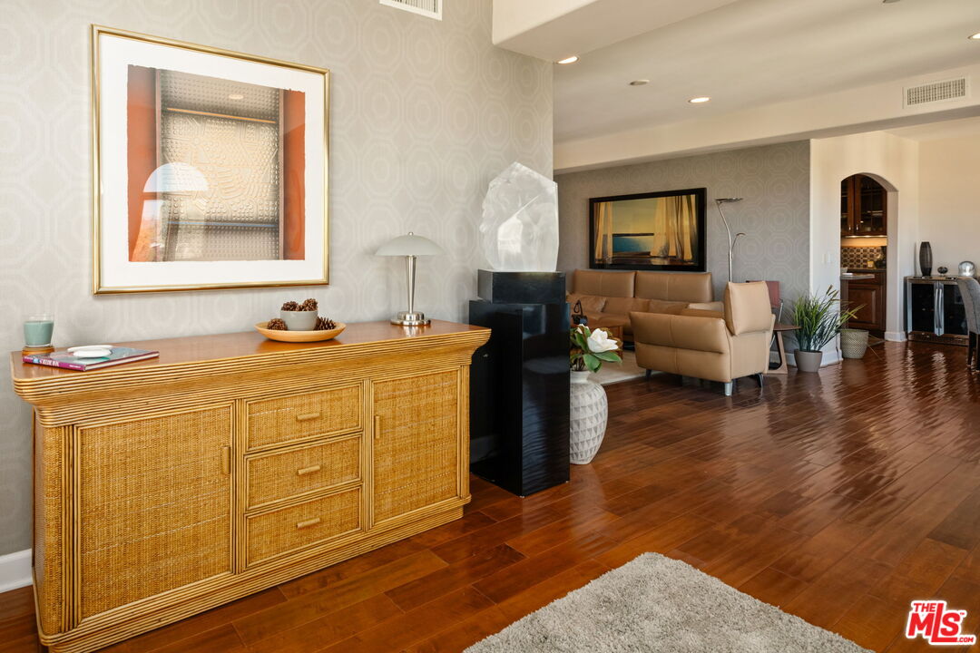 12026 Rhode Island Avenue Los Angeles, CA 90025 - Photo 7 of 28