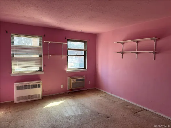 a view of livingroom with furniture