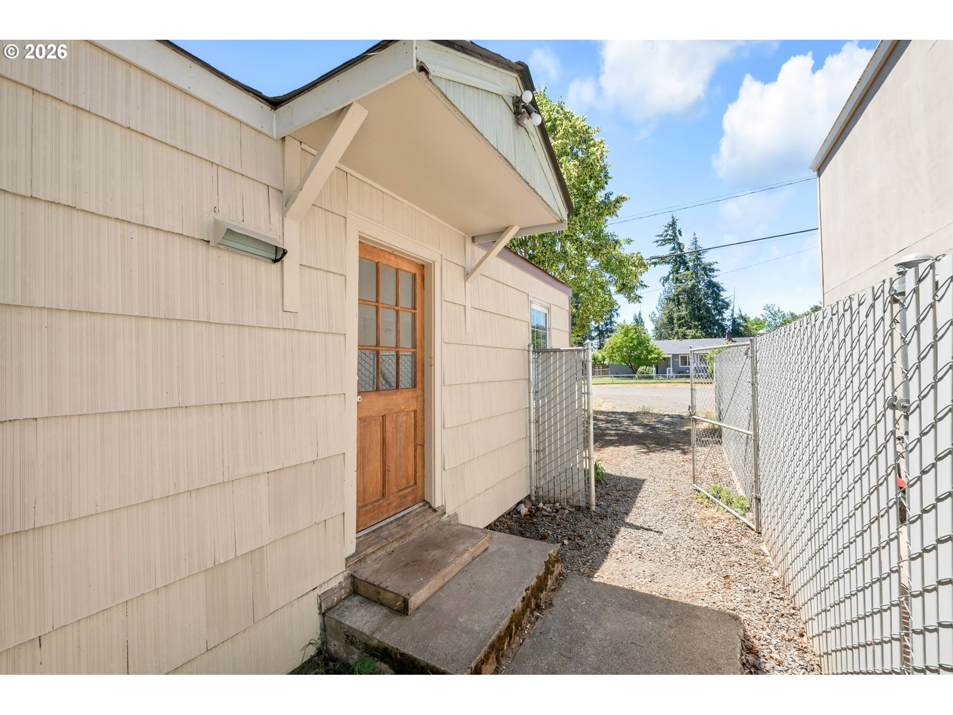 2025 Devos Street Eugene, OR 97402 - Photo 7 of 29