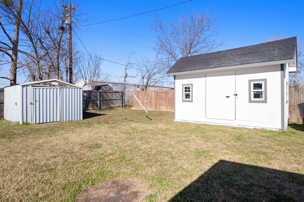137 North Jessup Street Alvarado, TX 76009 - Photo 19 of 23 a view of a backyard with a tree