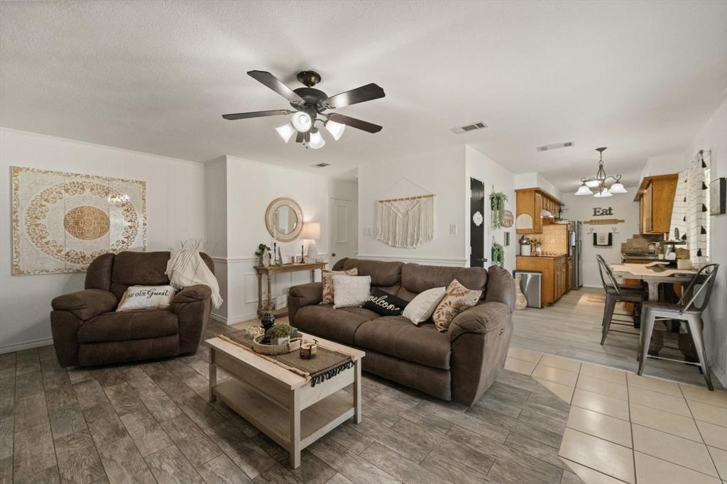 137 North Jessup Street Alvarado, TX 76009 - Photo 2 of 23 a living room with furniture