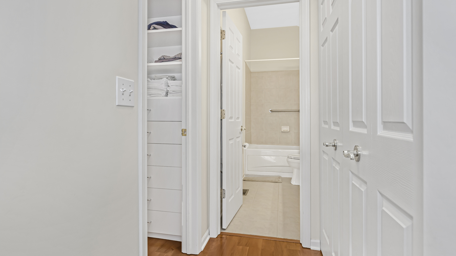 530 Prestwick Lane Wheeling, IL 60090 - Photo 11 of 22