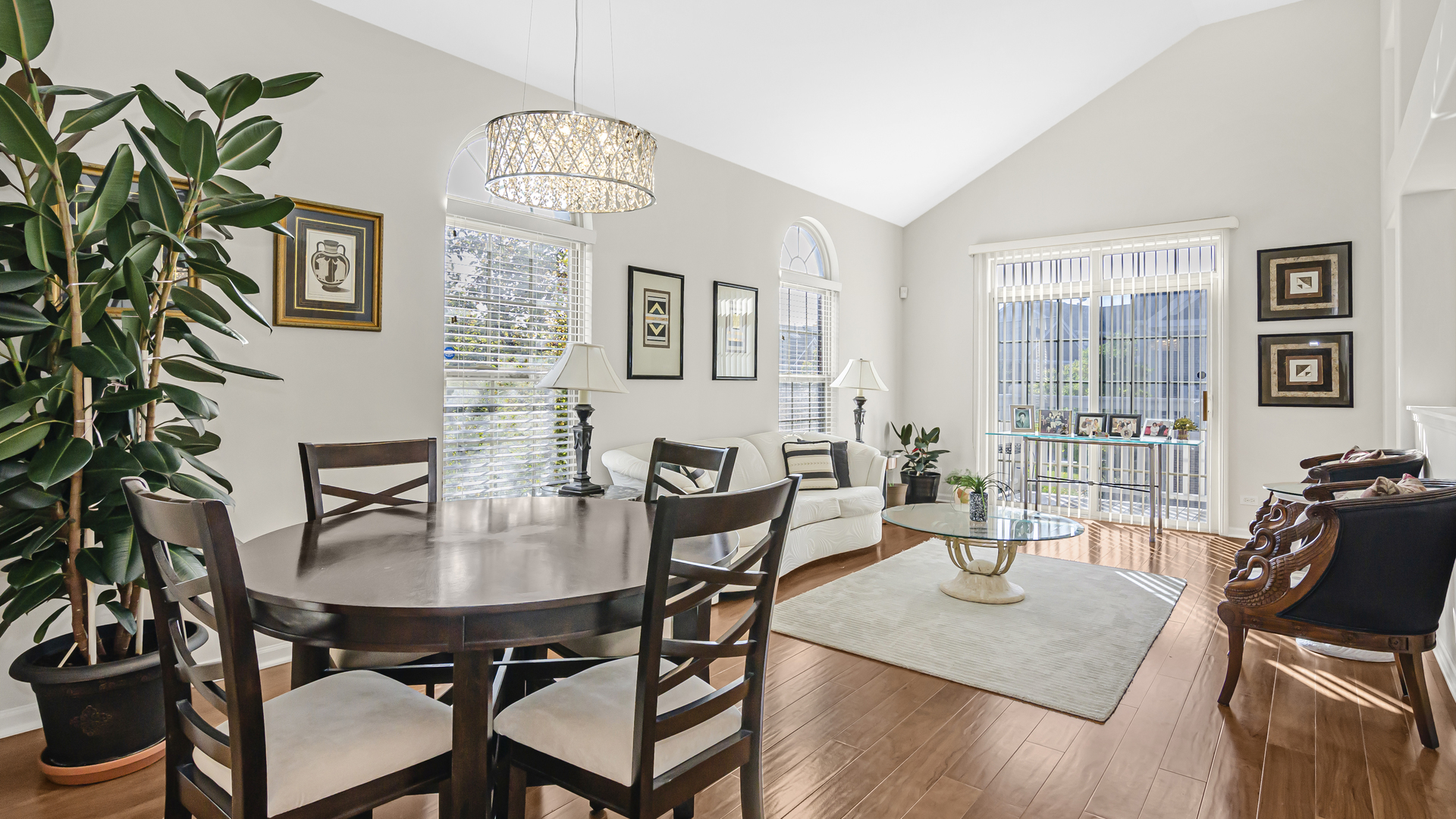 530 Prestwick Lane Wheeling, IL 60090 - Photo 2 of 22