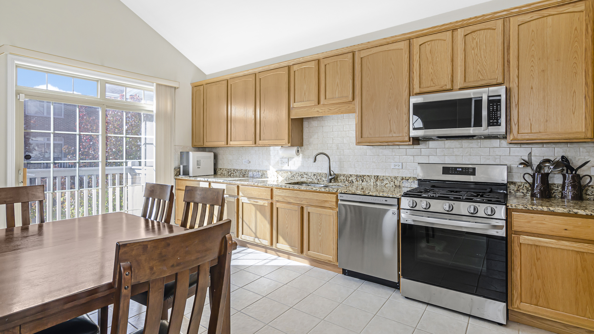 530 Prestwick Lane Wheeling, IL 60090 - Photo 4 of 22