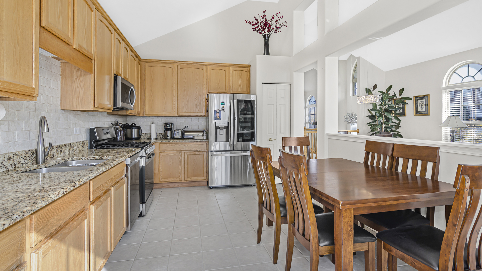 530 Prestwick Lane Wheeling, IL 60090 - Photo 5 of 22