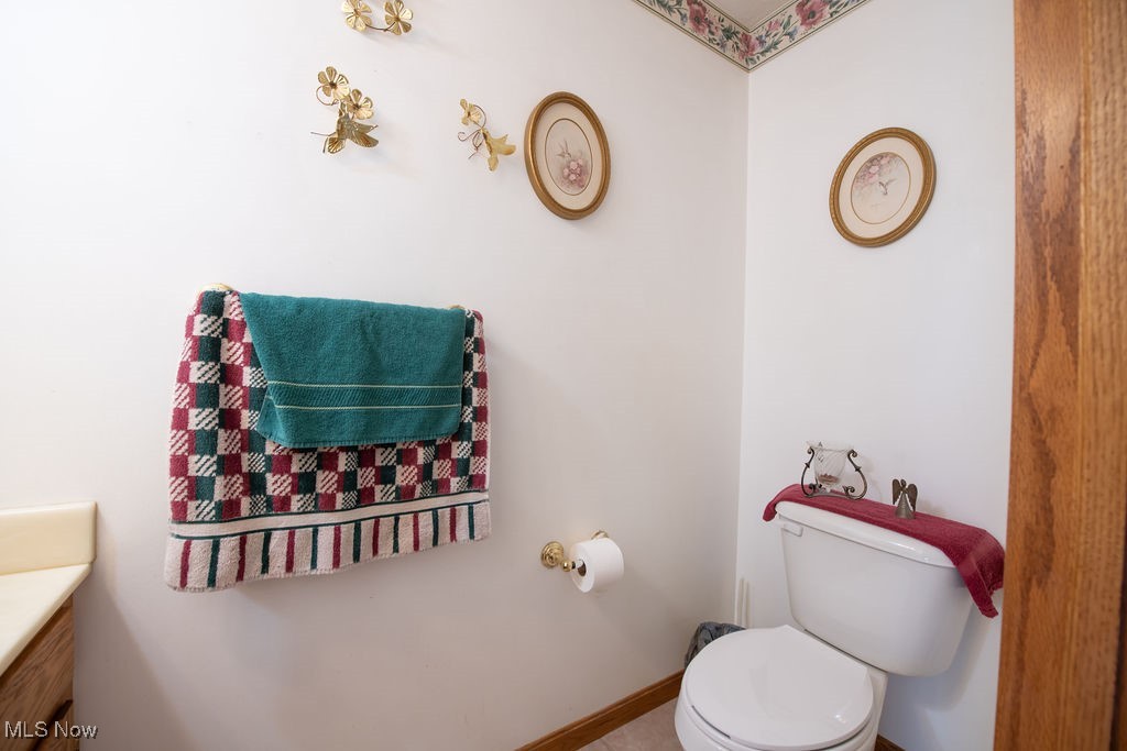 5316 Green Ridge Road Southeast New Philadelphia, OH 44663 - Photo 20 of 50 Half bath main level