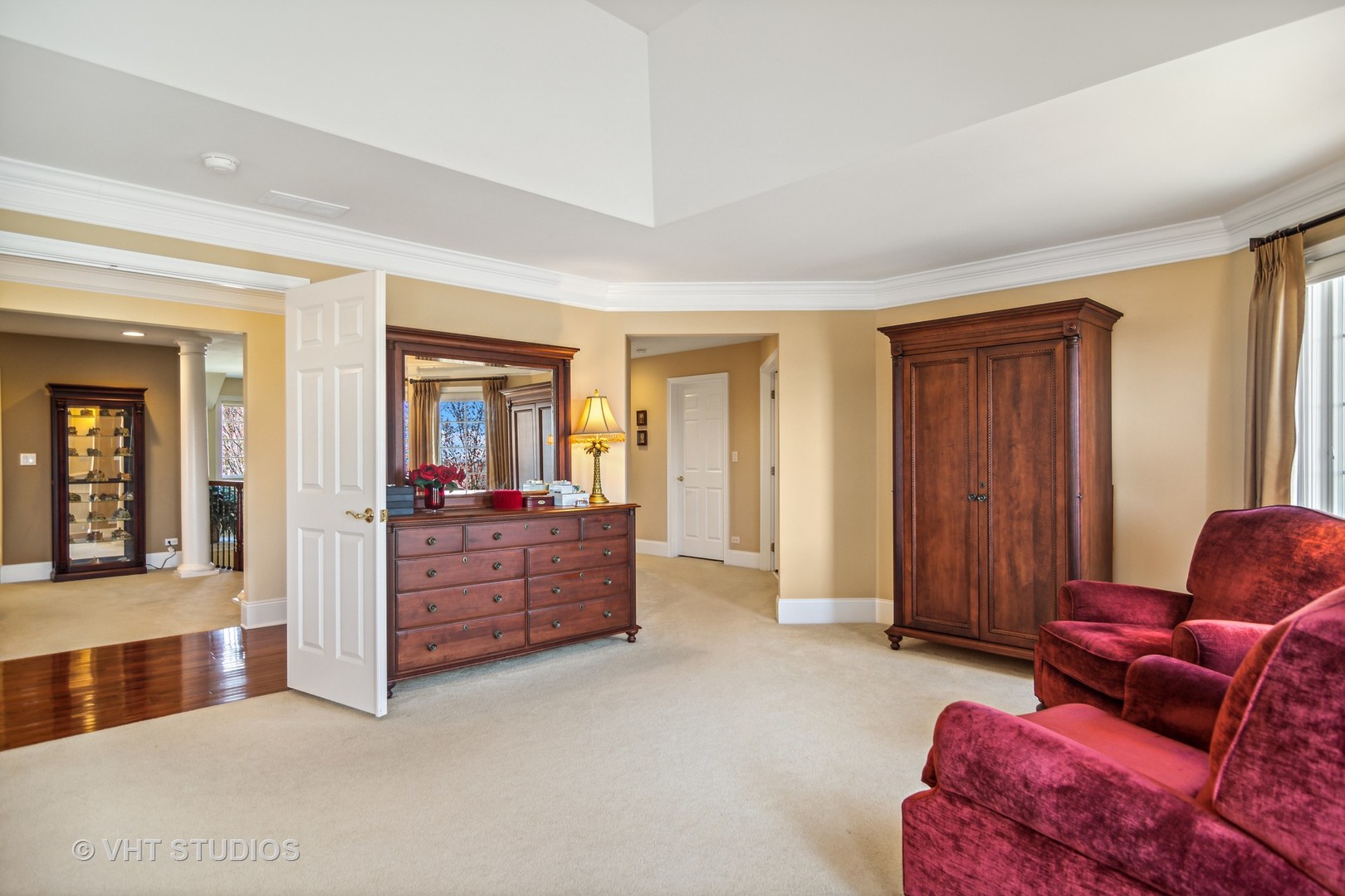 1015 Ridgeview Drive Inverness, IL 60010 - Photo 13 of 29 a living room with furniture and a window