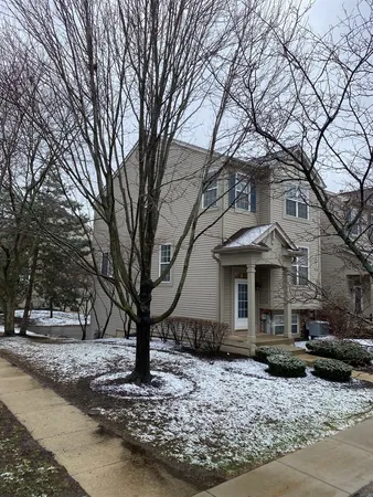 $2,750 | 759 Cherry Creek Drive, Unit 759, Grayslake, IL 60030