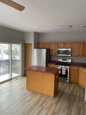 $2,750 | 759 Cherry Creek Drive, Unit 759, Grayslake, IL 60030