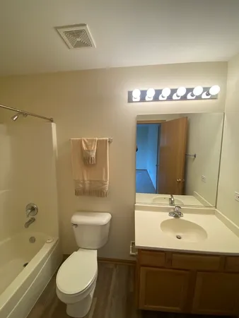 $2,750 | 759 Cherry Creek Drive, Unit 759, Grayslake, IL 60030