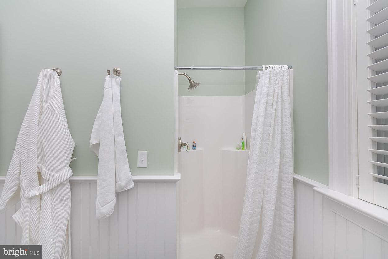5547 Whitehall Road Cambridge, MD 21613 - Photo 21 of 60 Shower For Coming Inside After Being on the Water