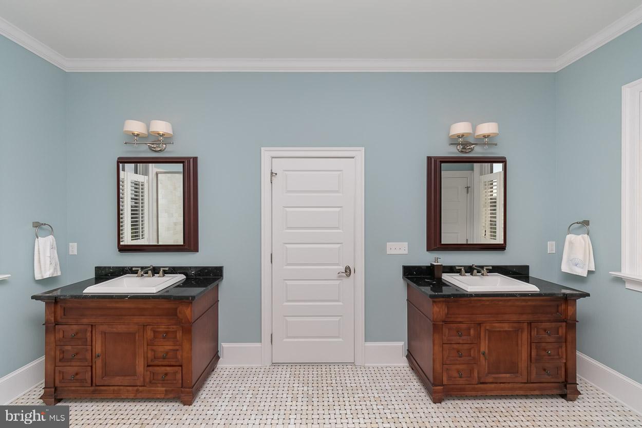 5547 Whitehall Road Cambridge, MD 21613 - Photo 27 of 60 Large Vanities in Master Bathroom