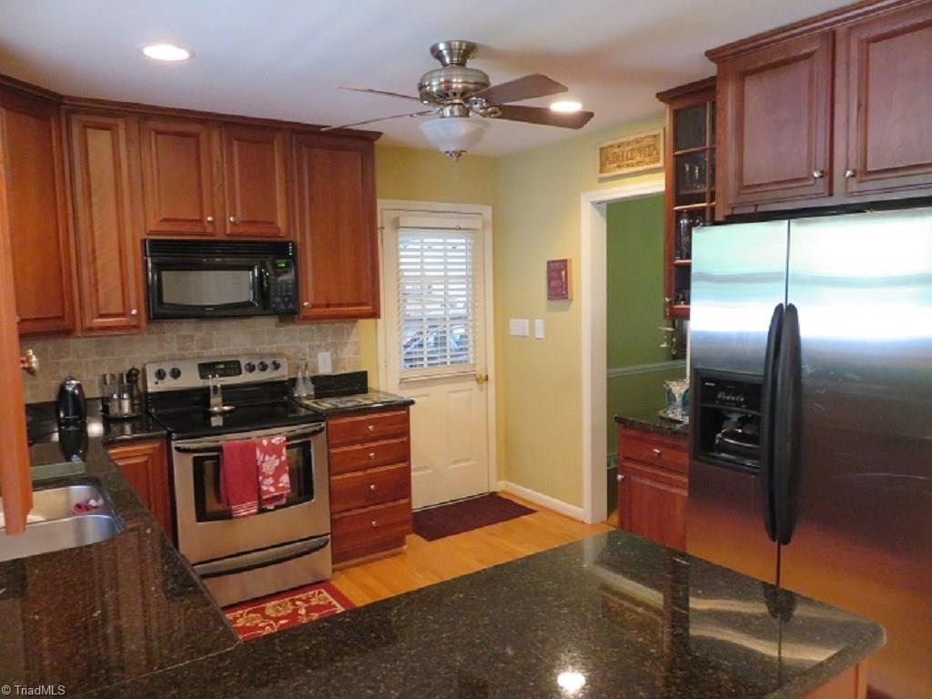 221 Pine Ridge Drive High Point, NC 27262 - Photo 8 of 25 Granite countertops and stainless appliances