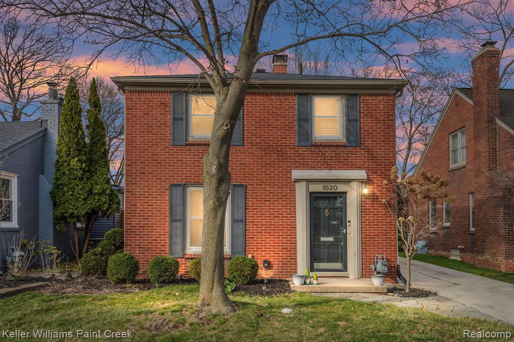 1520 Hampton Road Grosse Pointe Woods, MI 48236 - Photo 3 of 34