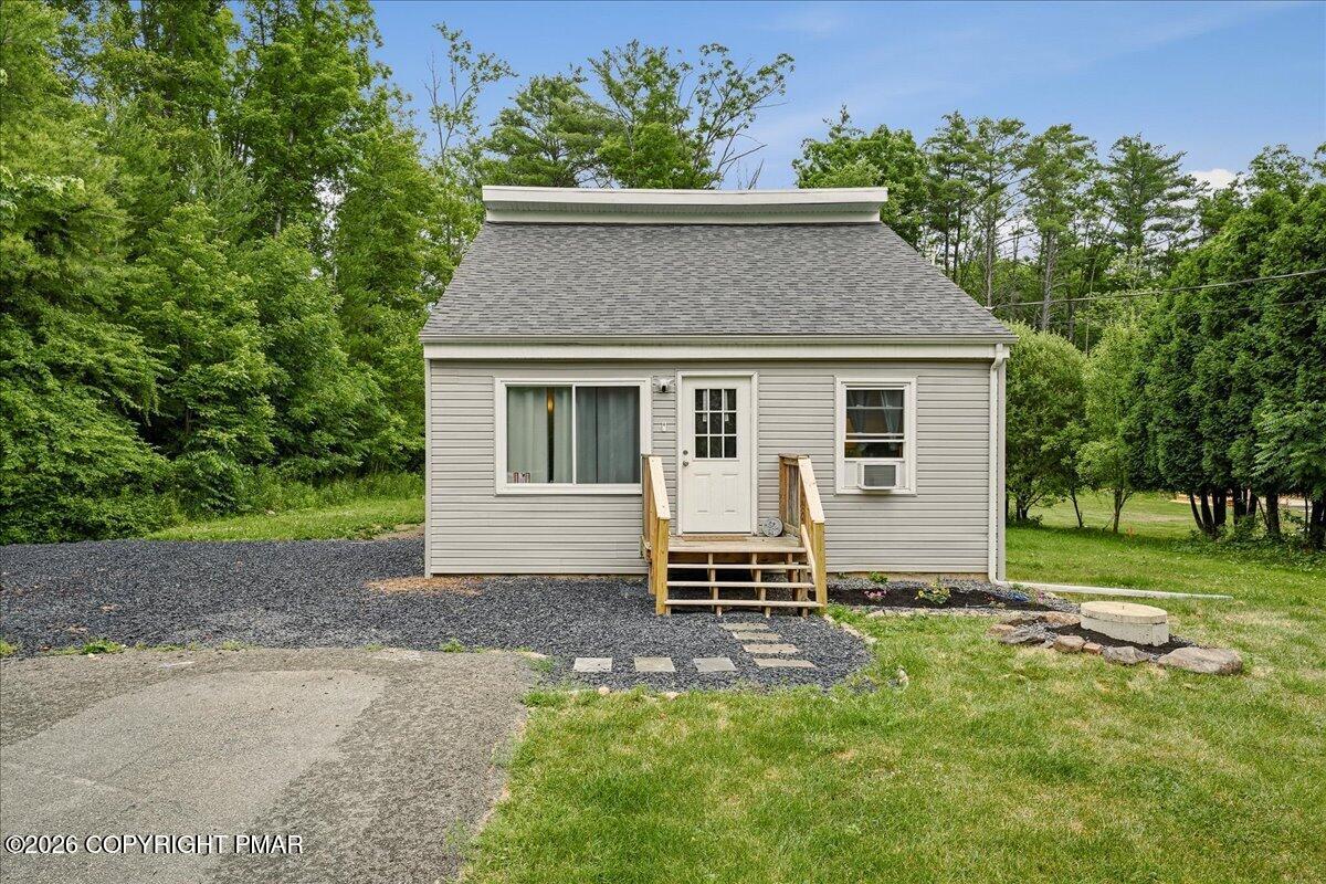 3084 Pleasant View Drive Gilbert, PA 18331 - Photo 2 of 25 01-HomeView_Media-3084_Pleasant_View_Dr