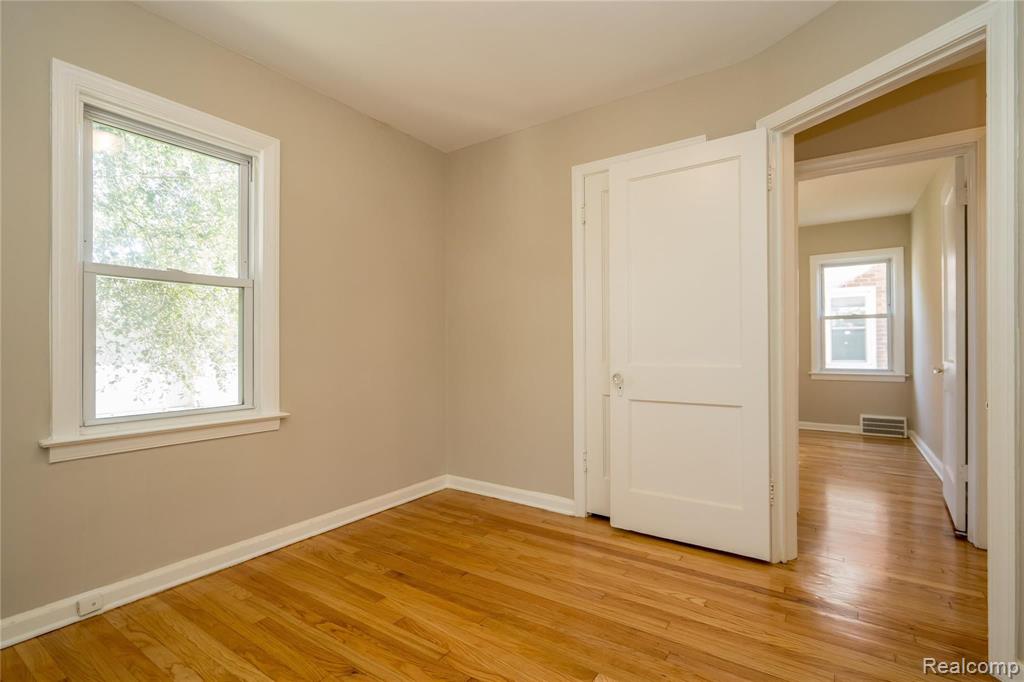 24844 Landau Center Line, MI 48015 - Photo 28 of 58