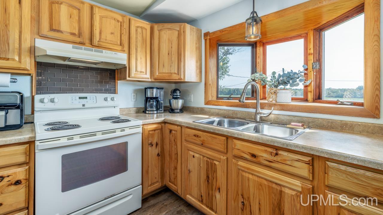 4904 20th Road Gladstone, MI 49837 - Photo 13 of 34