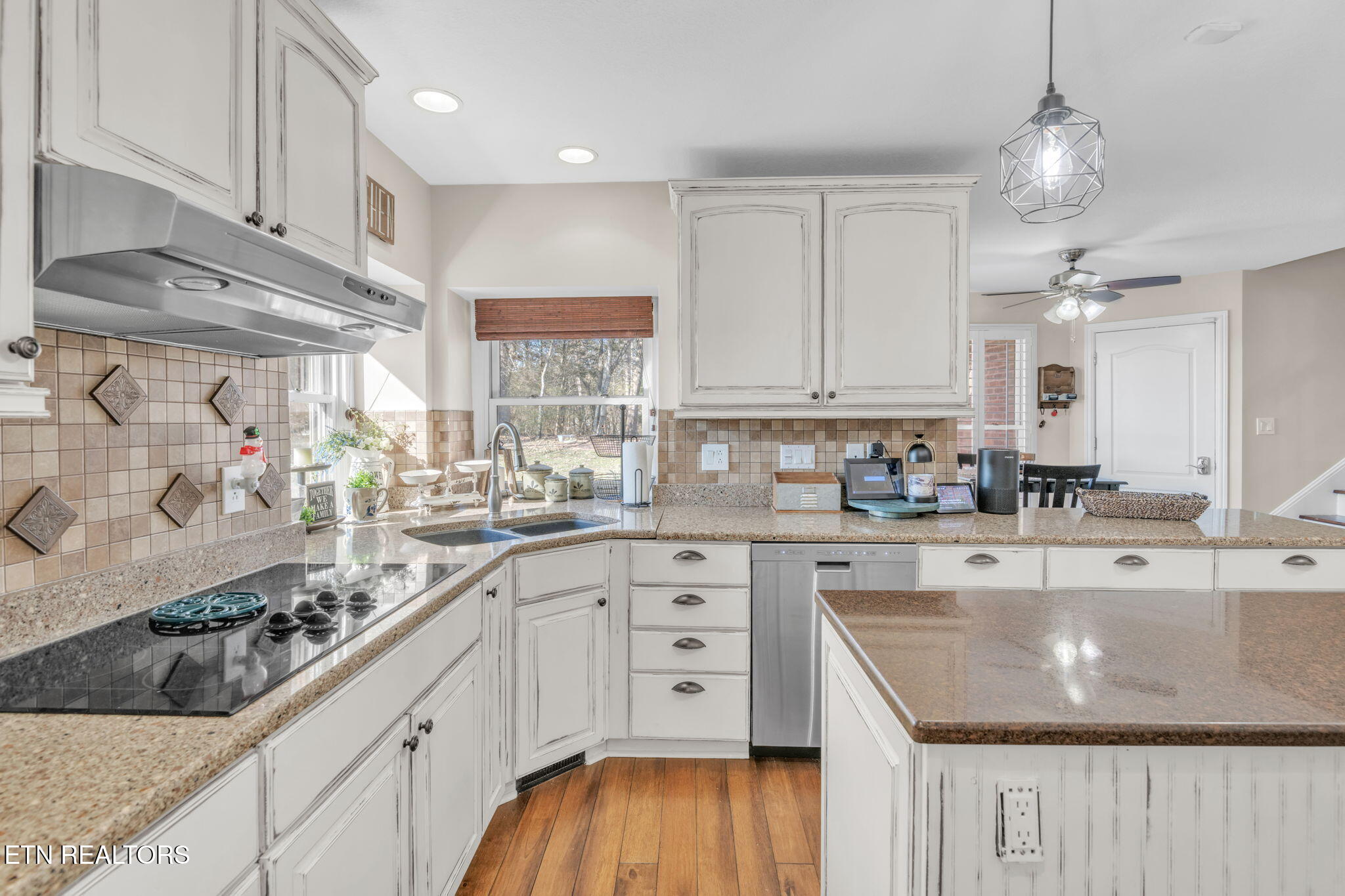 107 Brushy Valley Road Clinton, TN 37716 - Photo 14 of 58 107 Brushy Kitchen 2
