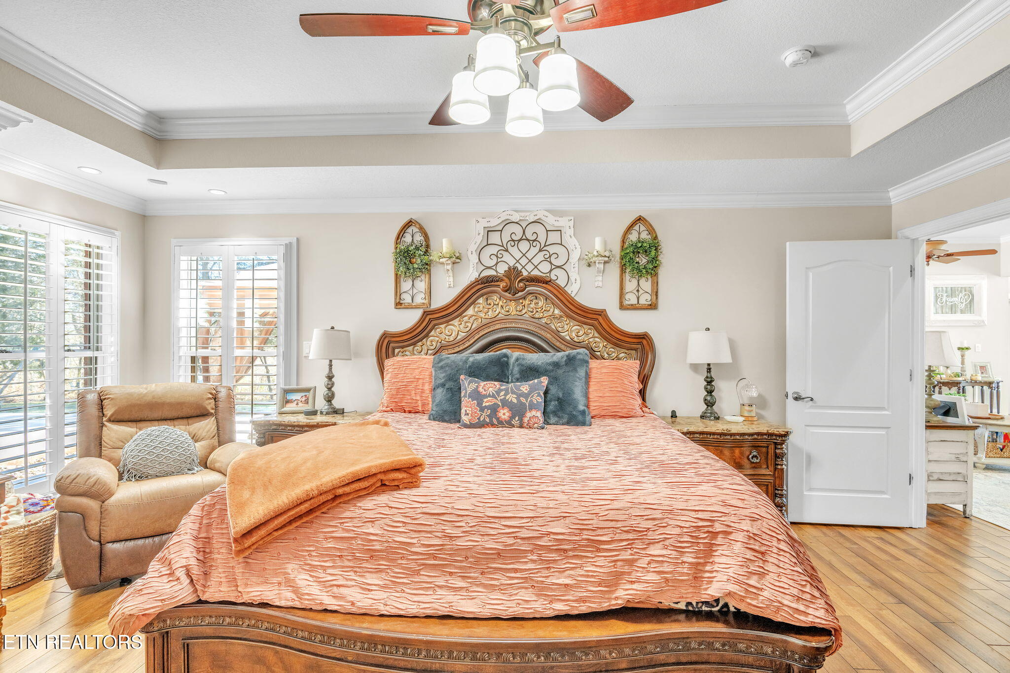 107 Brushy Valley Road Clinton, TN 37716 - Photo 23 of 58 107 Brushy Master Bed Closeup