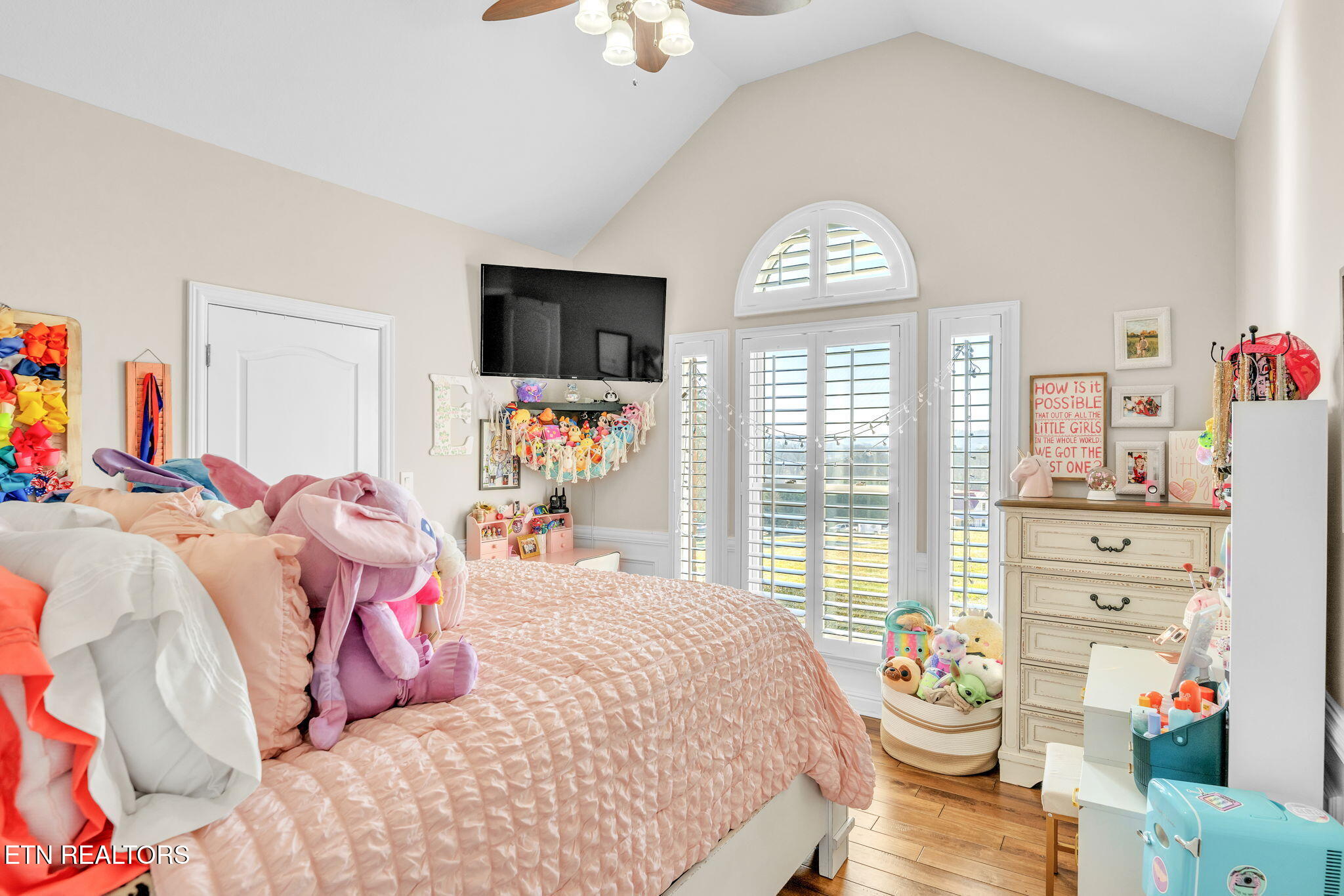 107 Brushy Valley Road Clinton, TN 37716 - Photo 29 of 58 107 Brushy Kids Bedroom 2