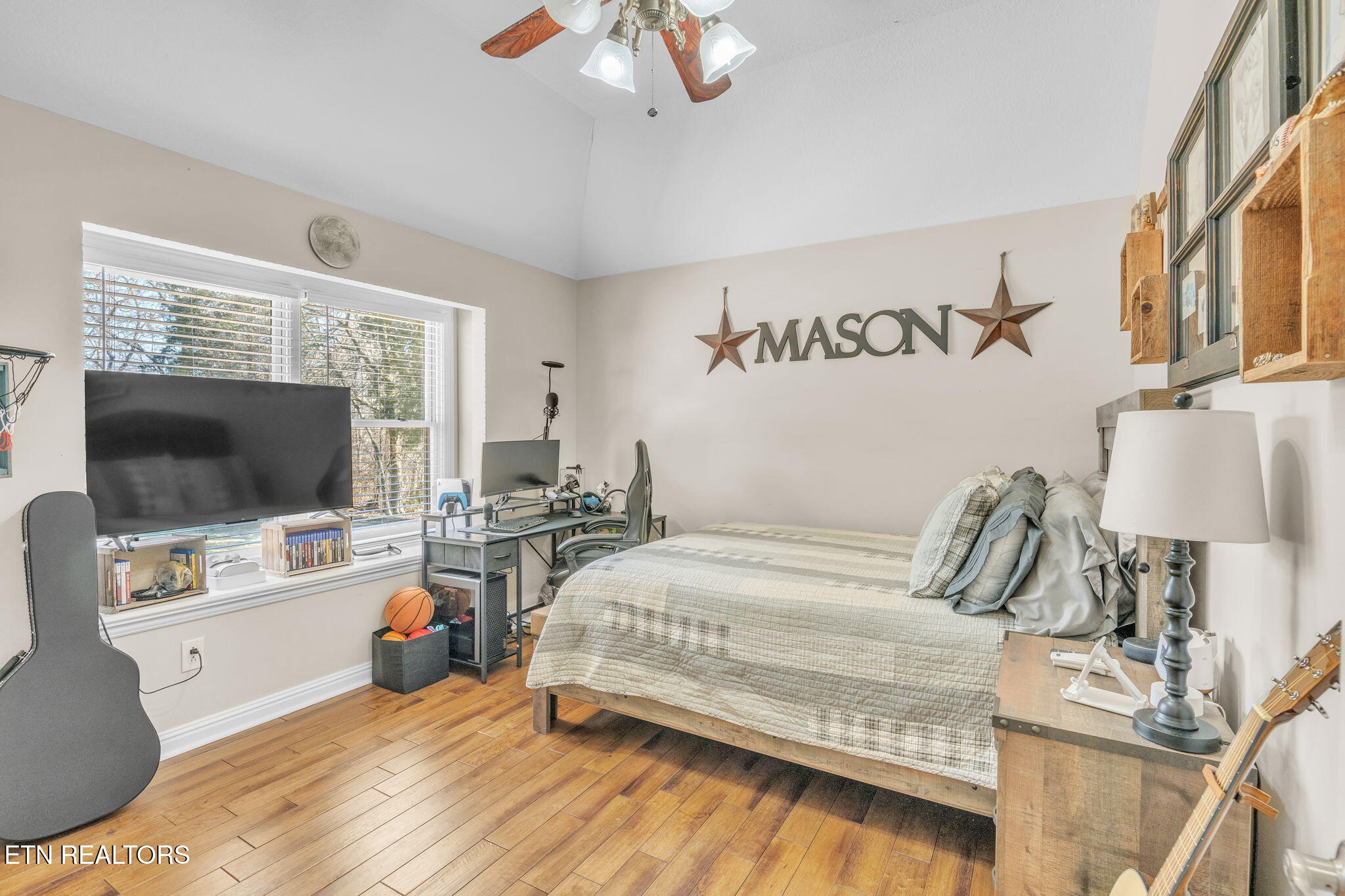 107 Brushy Valley Road Clinton, TN 37716 - Photo 30 of 58 107 Brushy Kids Bedroom