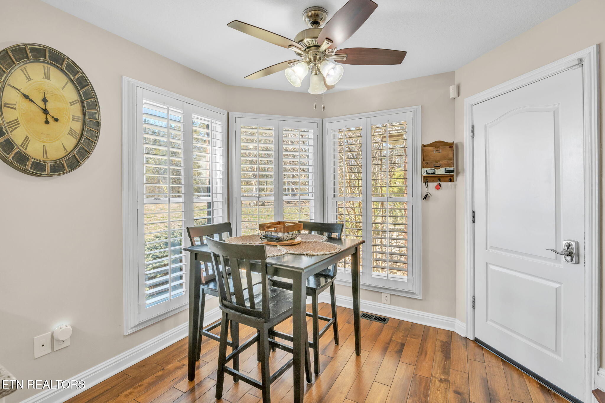 107 Brushy Valley Road Clinton, TN 37716 - Photo 34 of 58 107 Brushy Breakfast Nook