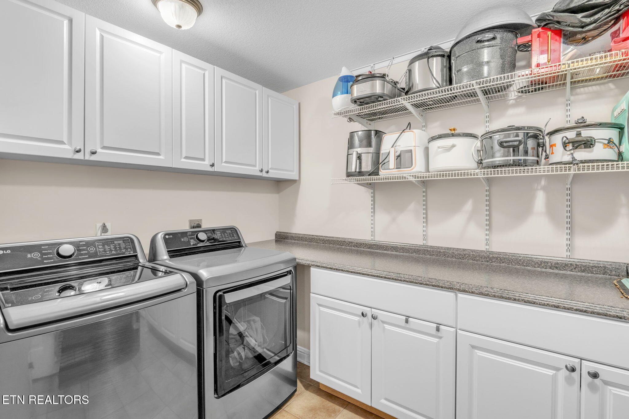107 Brushy Valley Road Clinton, TN 37716 - Photo 36 of 58 107 Brushy Laundry