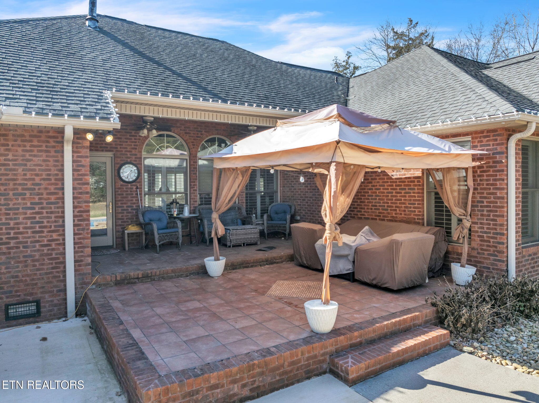 107 Brushy Valley Road Clinton, TN 37716 - Photo 4 of 58 107 Brushy Outdoor Living area 2