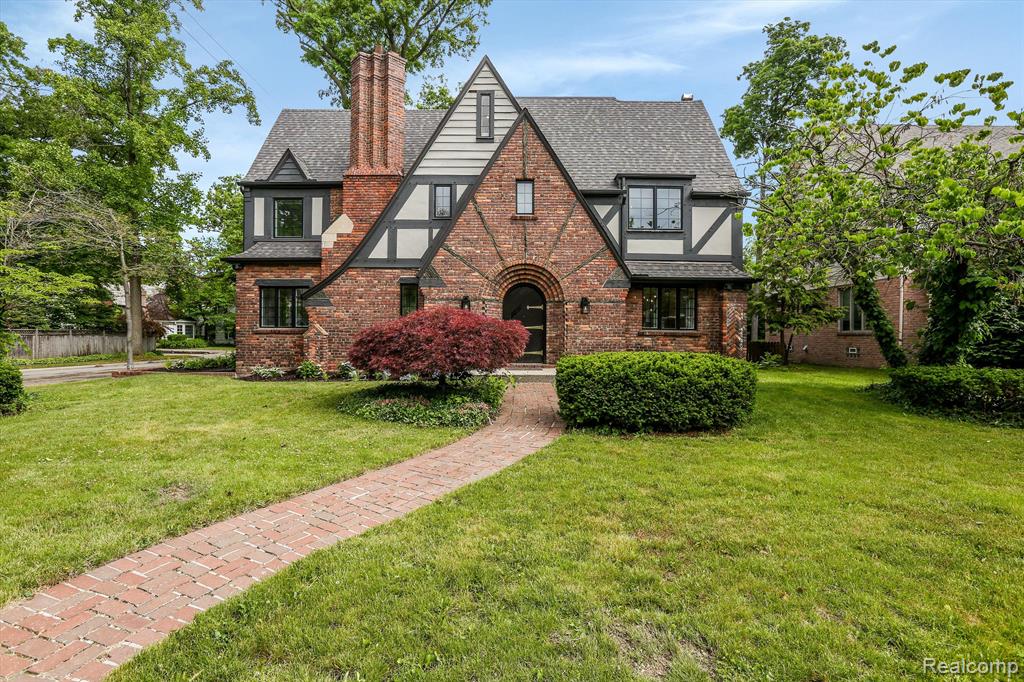 815 Rivenoak Street Birmingham, MI 48009 - Photo 2 of 57