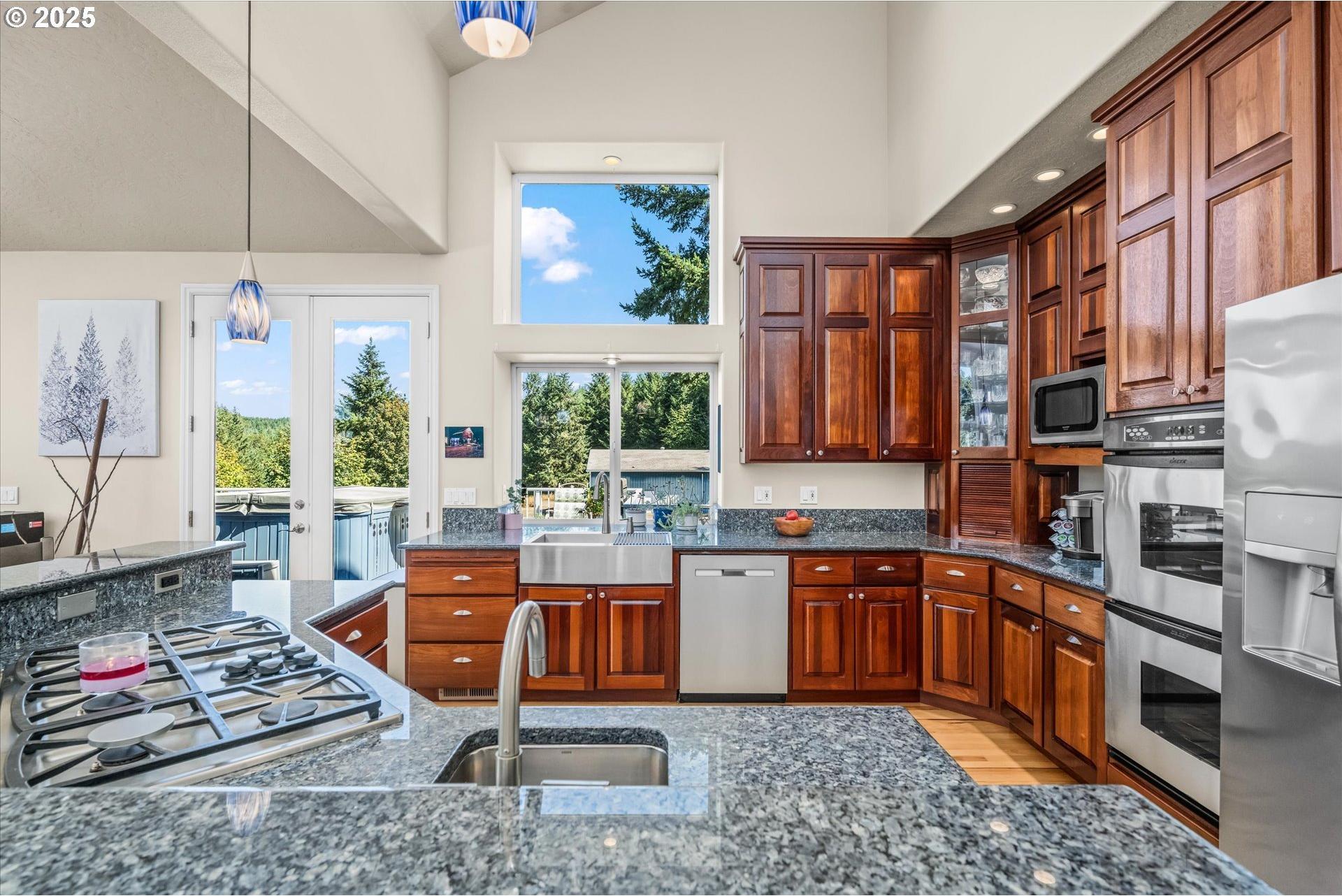 27067 Pickens Road Eugene, OR 97402 - Photo 10 of 47 Gallery Image 10