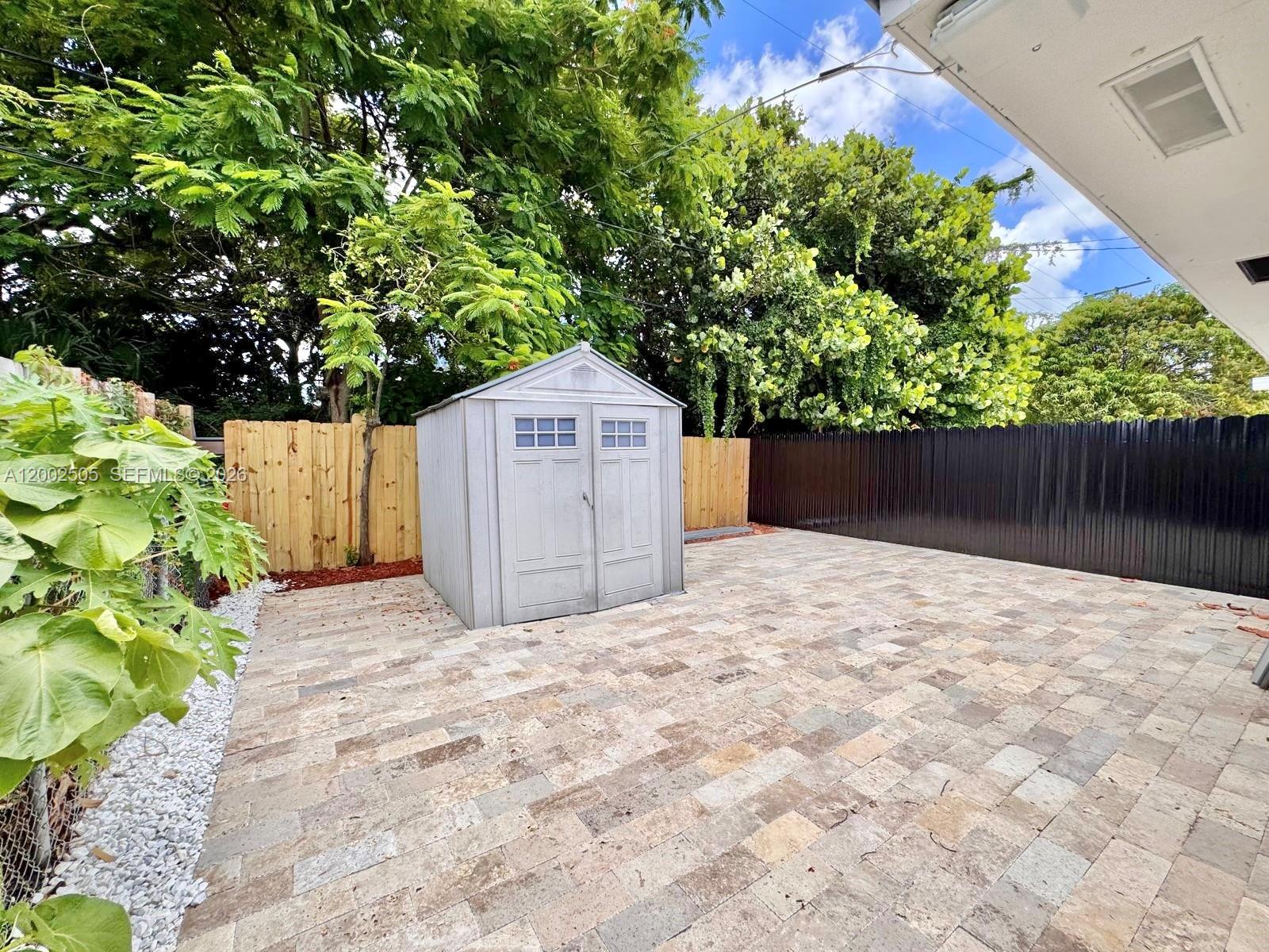 541 East 38th Street Hialeah, FL 33013 - Photo 11 of 14 a backyard of a house