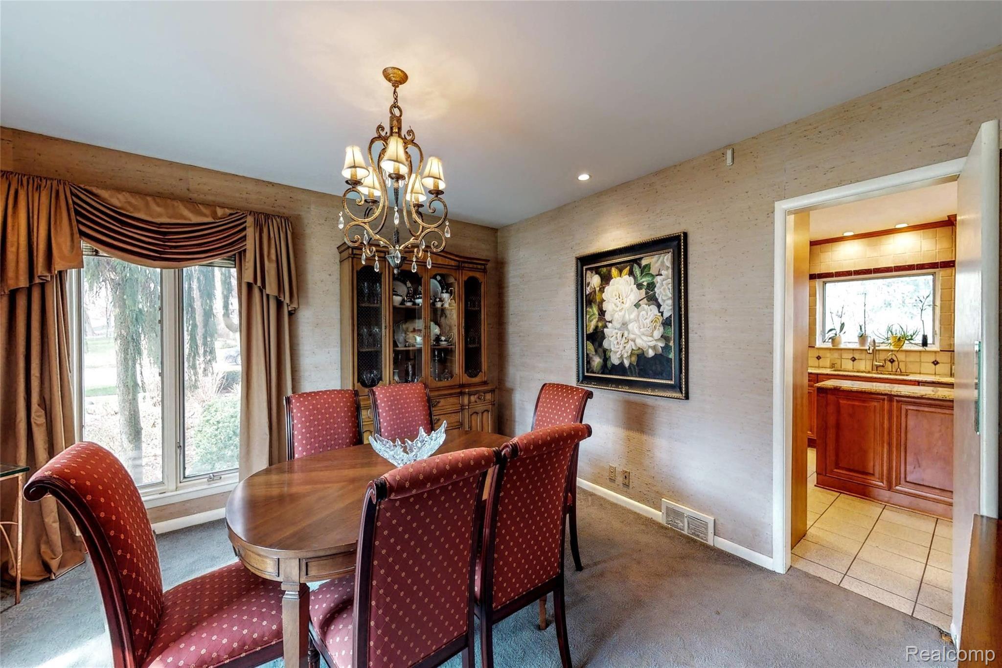 876 Covington Road Bloomfield Hills, MI 48301 - Photo 7 of 32 Dining Room2.jpg