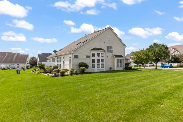 $337,900 | 911 Bluebell Circle, Joliet, IL 60431