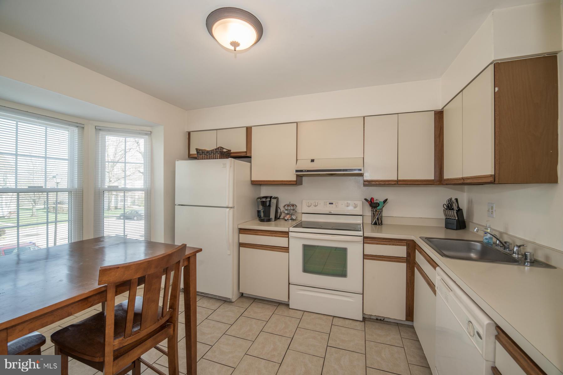 6947 Rockfield Road Baltimore, MD 21244 - Photo 11 of 30 Kitchen