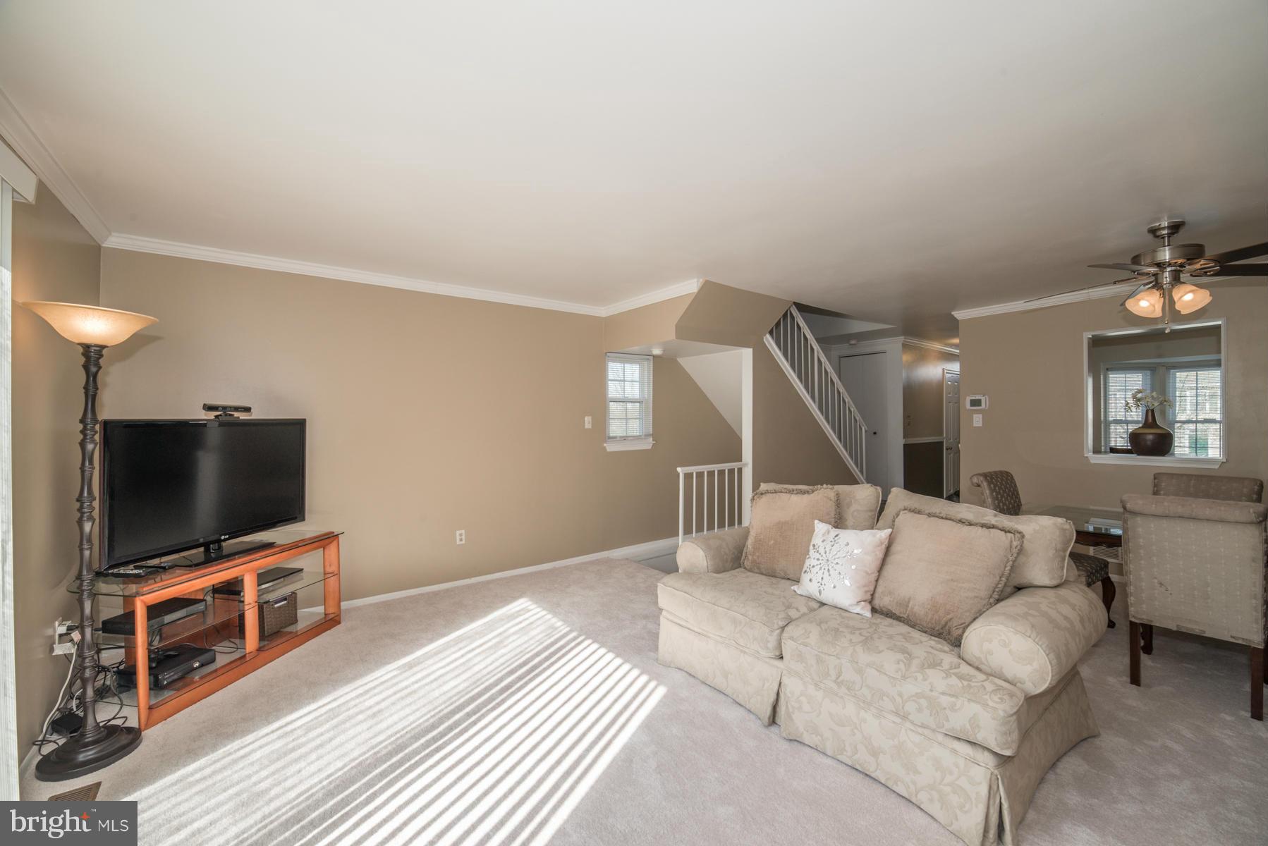 6947 Rockfield Road Baltimore, MD 21244 - Photo 4 of 30 Living Room