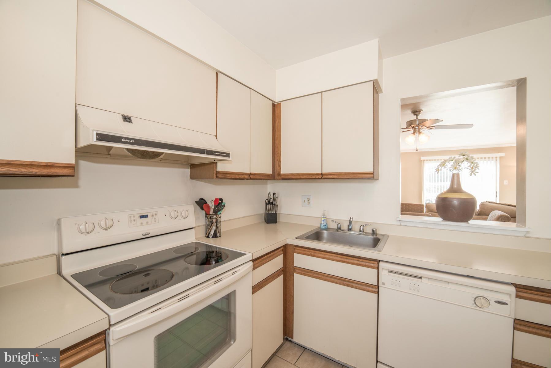 6947 Rockfield Road Baltimore, MD 21244 - Photo 7 of 30 Kitchen