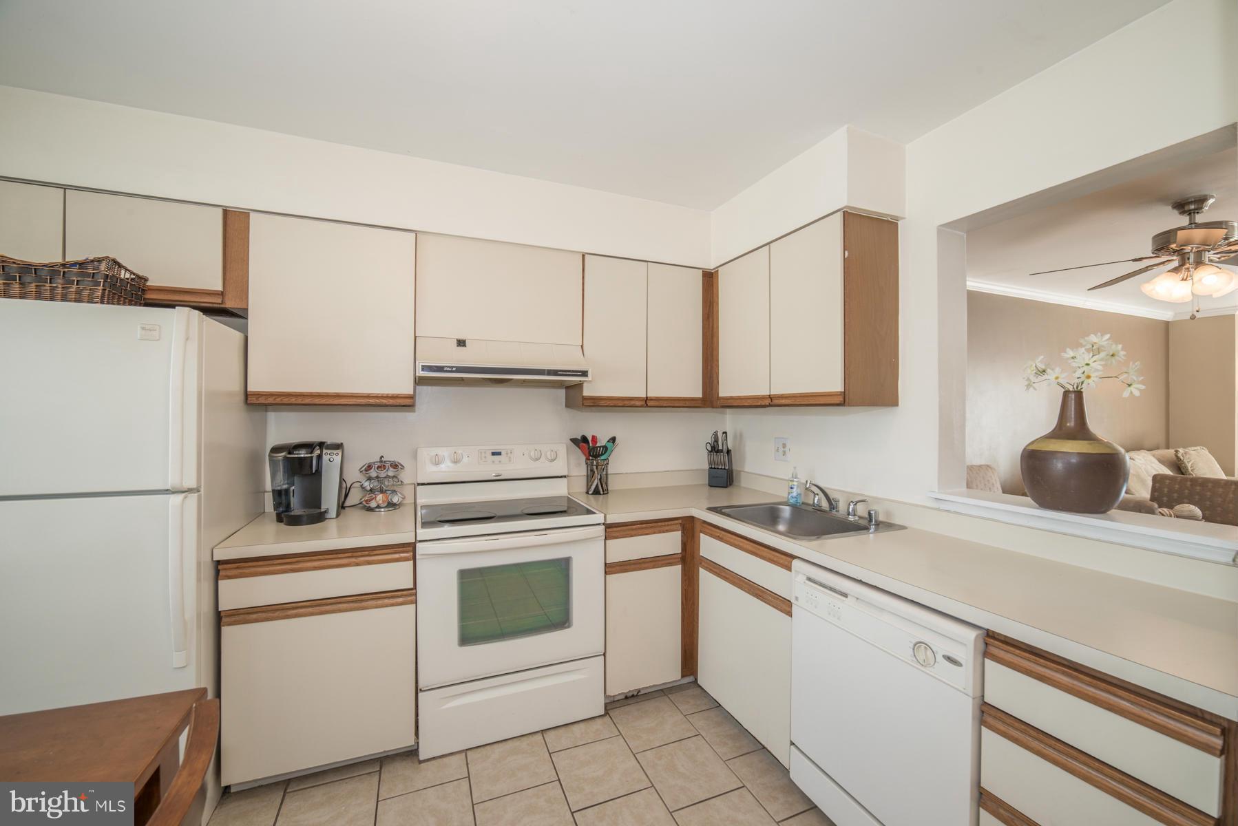 6947 Rockfield Road Baltimore, MD 21244 - Photo 8 of 30 Kitchen