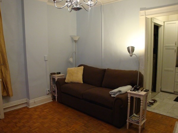 21 Beacon Street, Unit 6D Boston, MA 02108 - Photo 11 of 13 a living room with furniture and a window