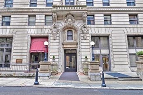 21 Beacon Street, Unit 6D Boston, MA 02108 - Photo 5 of 13 a front view of a house