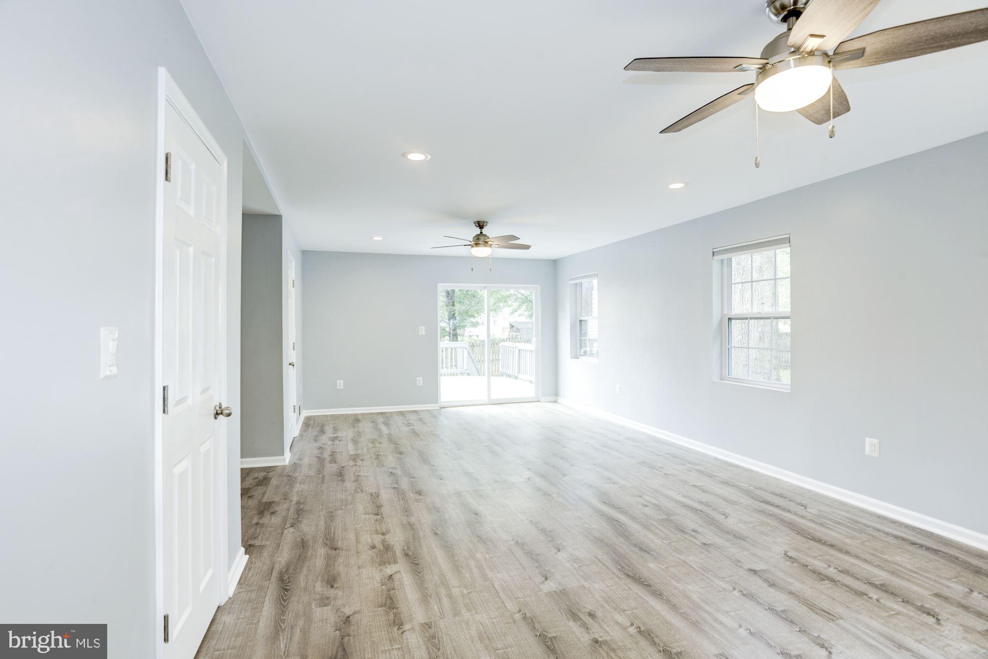 8410 Wagon Wheel Road Alexandria, VA 22309 - Photo 18 of 52 Versatile large living area - second level